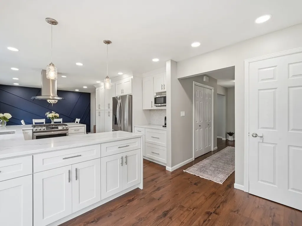 916 Stratford Lane Downers Grove IL 60516