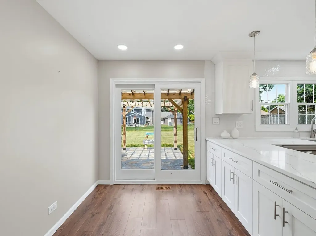 916 Stratford Lane Downers Grove IL 60516