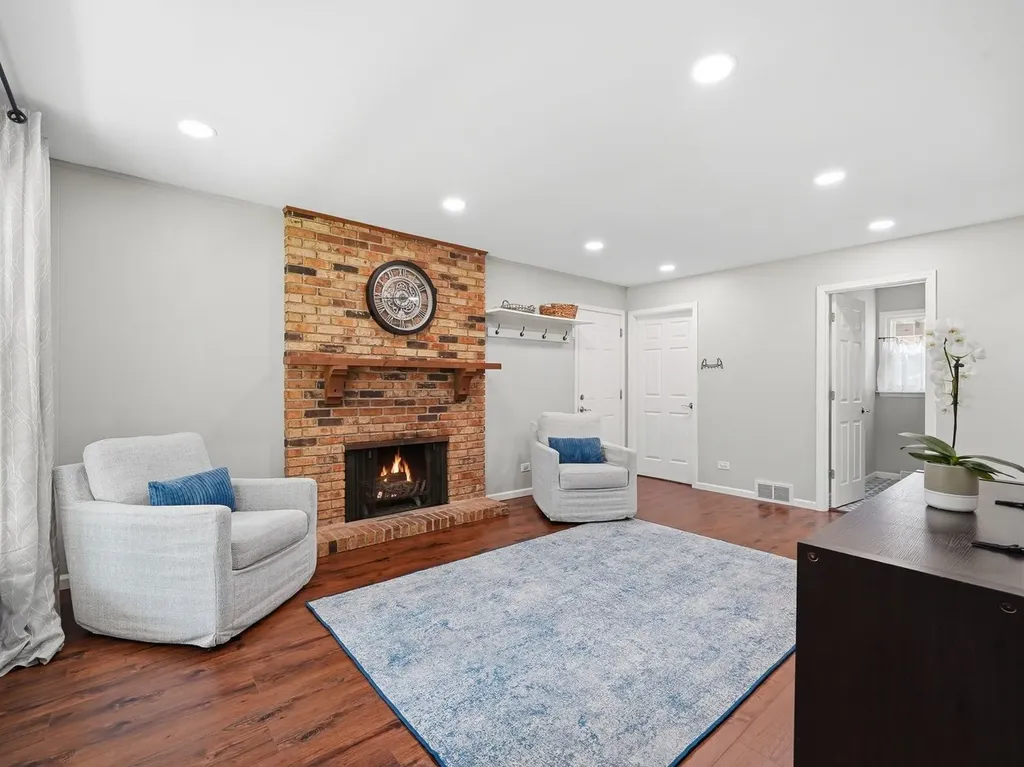 916 Stratford Lane Downers Grove IL 60516
