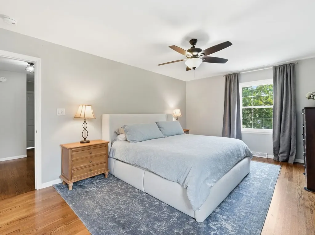 916 Stratford Lane Downers Grove IL 60516