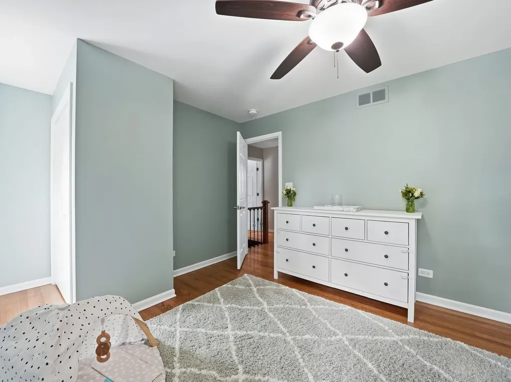 916 Stratford Lane Downers Grove IL 60516