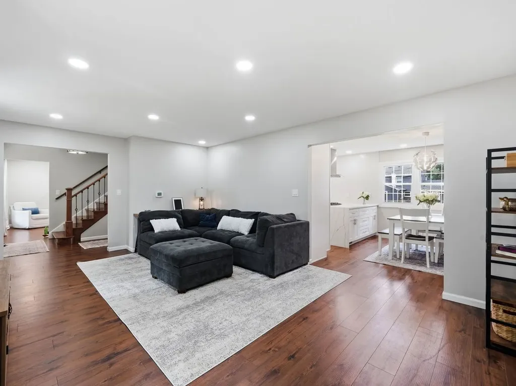 916 Stratford Lane Downers Grove IL 60516