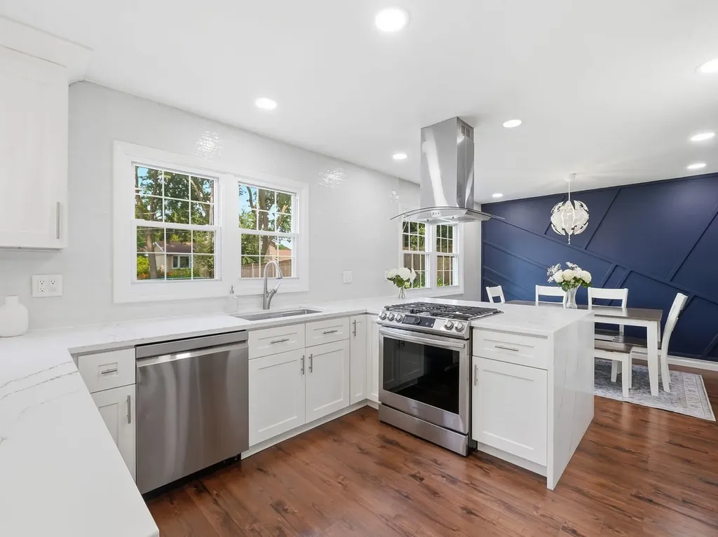 916 Stratford Lane Downers Grove IL 60516