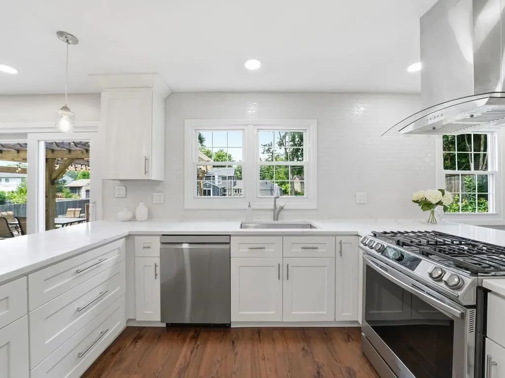 916 Stratford Lane Downers Grove IL 60516