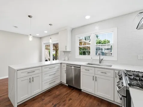 916 Stratford Lane Downers Grove IL 60516