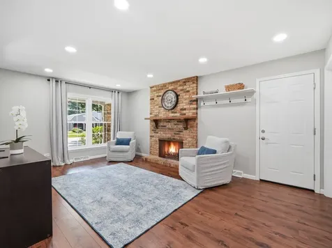 916 Stratford Lane Downers Grove IL 60516