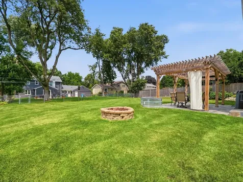916 Stratford Lane Downers Grove IL 60516