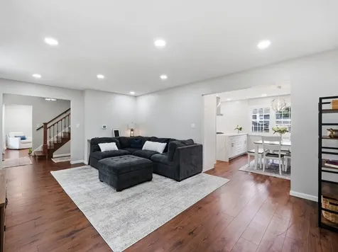 916 Stratford Lane Downers Grove IL 60516
