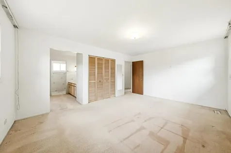 333 Beau Drive Des Plaines IL 60016