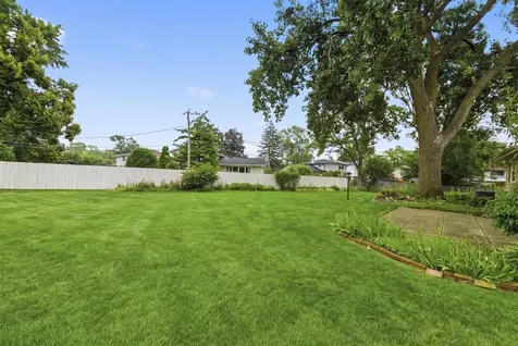 333 Beau Drive Des Plaines IL 60016