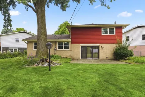 333 Beau Drive Des Plaines IL 60016