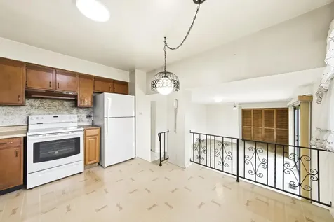 333 Beau Drive Des Plaines IL 60016