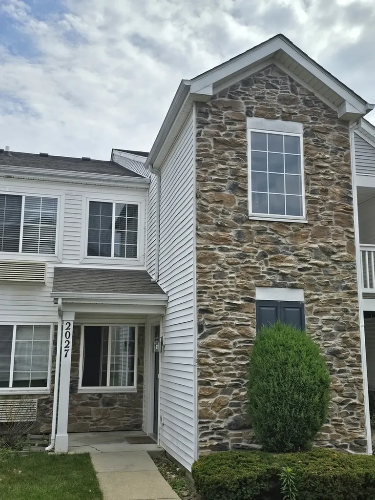 2027 Silverstone Drive Carpentersville IL 60110