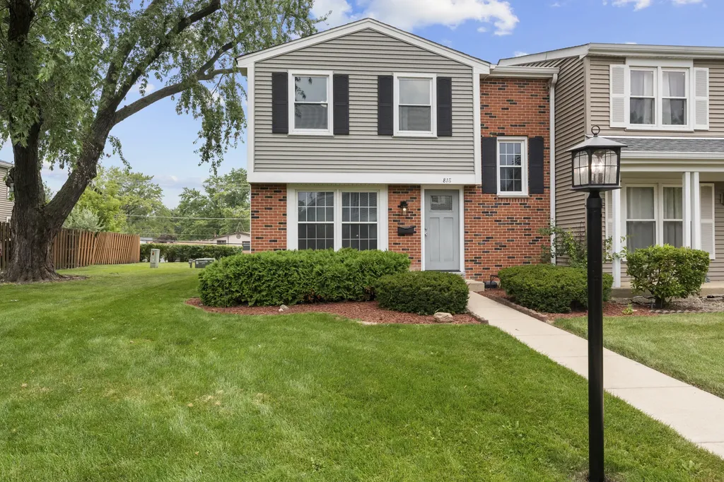 818 Lexington Circle Hanover Park IL 60133