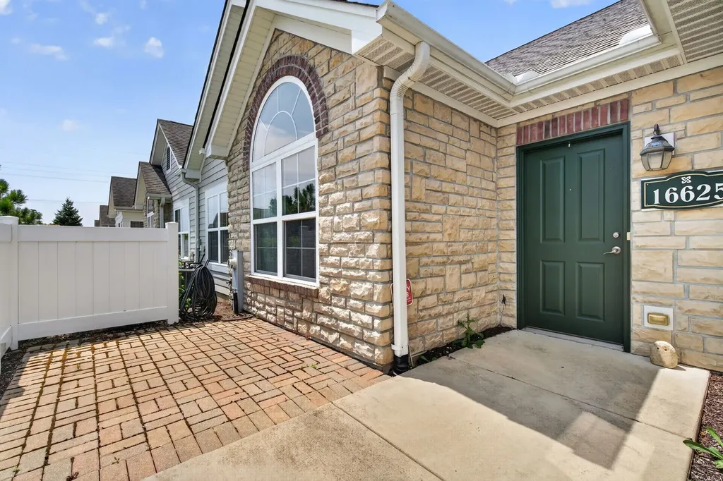 16625 South Fox Run Circle Plainfield IL 60586