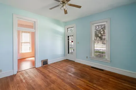 105 7TH Street Lincoln IL 62656