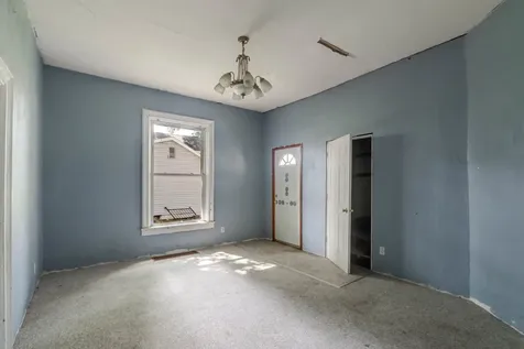 105 7TH Street Lincoln IL 62656