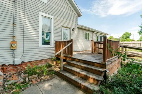 105 7TH Street Lincoln IL 62656