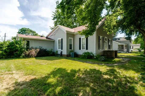 105 7TH Street Lincoln IL 62656