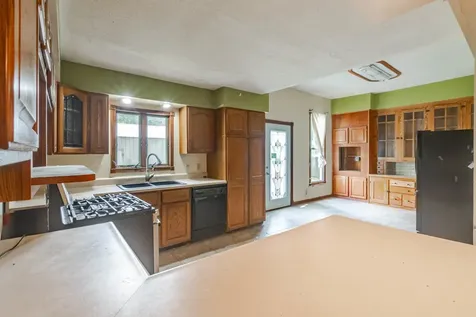 105 7TH Street Lincoln IL 62656