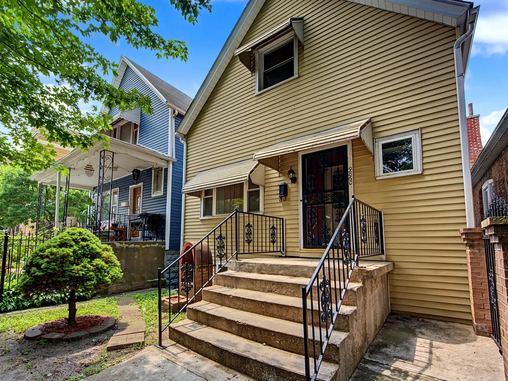 9860 South Avenue H Chicago IL 60617