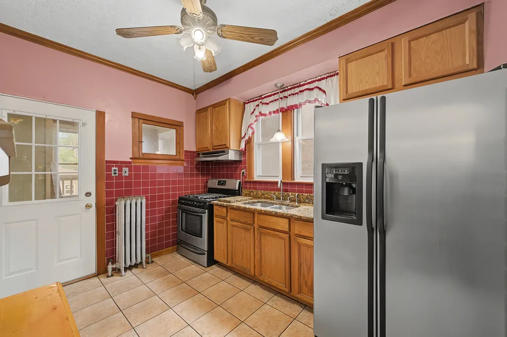9860 South Avenue H Chicago IL 60617