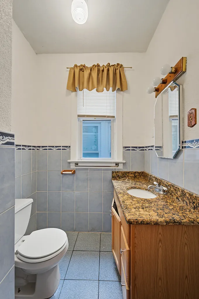 9860 South Avenue H Chicago IL 60617