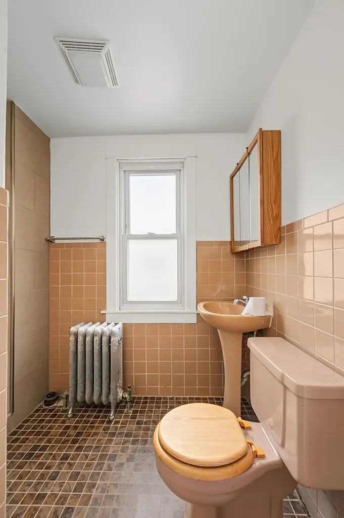9860 South Avenue H Chicago IL 60617