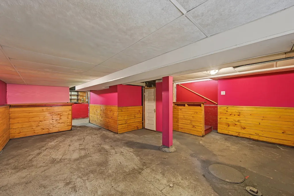9860 South Avenue H Chicago IL 60617