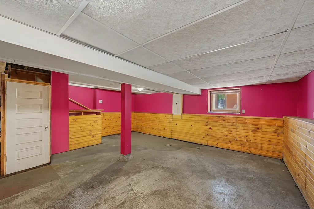 9860 South Avenue H Chicago IL 60617