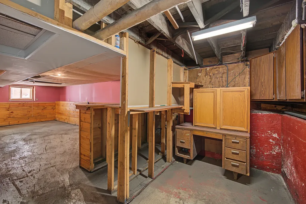 9860 South Avenue H Chicago IL 60617