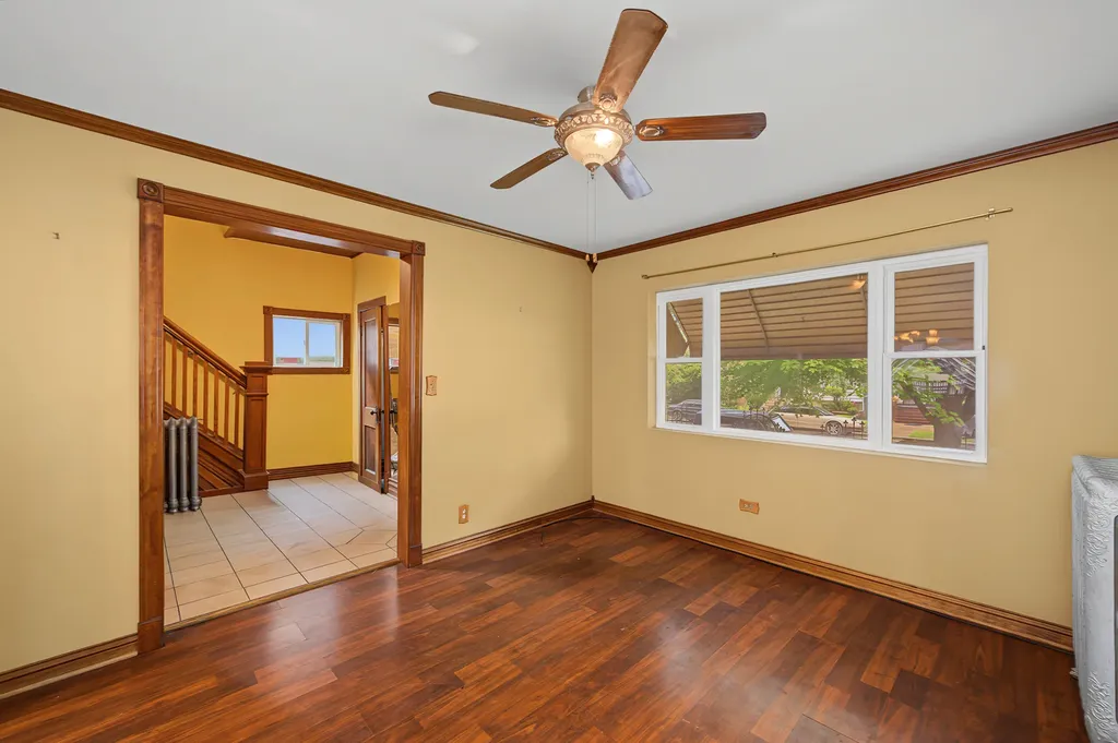 9860 South Avenue H Chicago IL 60617