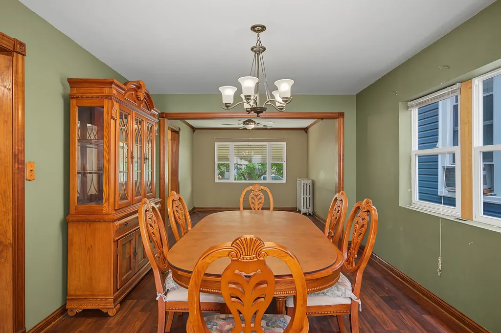 9860 South Avenue H Chicago IL 60617