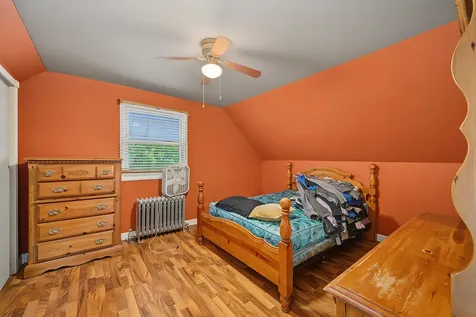 9860 South Avenue H Chicago IL 60617