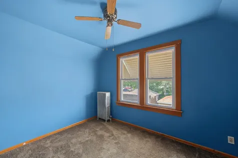 9860 South Avenue H Chicago IL 60617