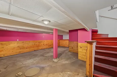 9860 South Avenue H Chicago IL 60617