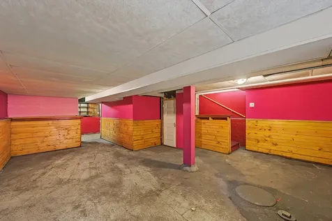 9860 South Avenue H Chicago IL 60617