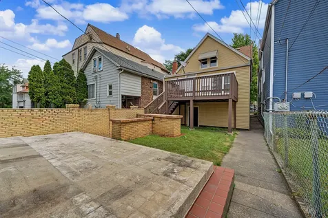 9860 South Avenue H Chicago IL 60617