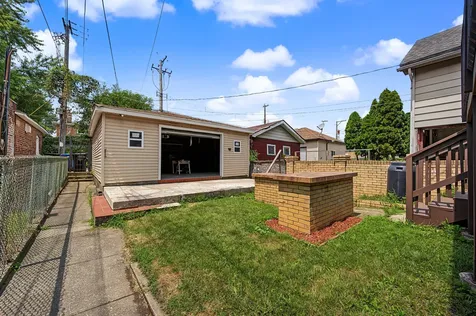 9860 South Avenue H Chicago IL 60617