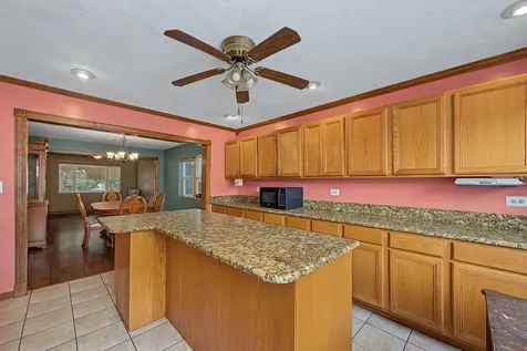 9860 South Avenue H Chicago IL 60617