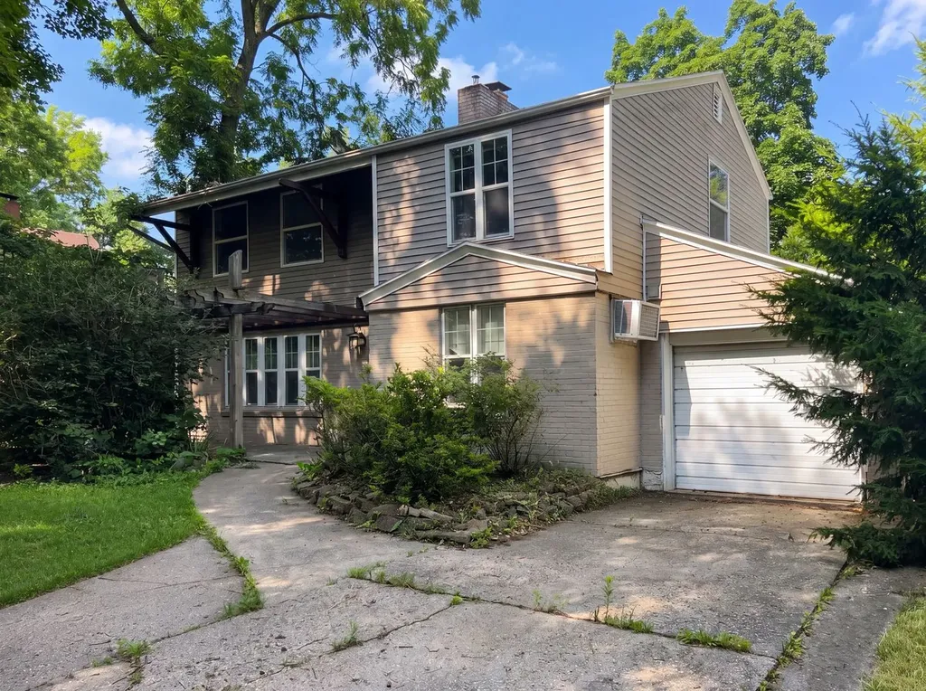 911 Foley Avenue Champaign IL 61820