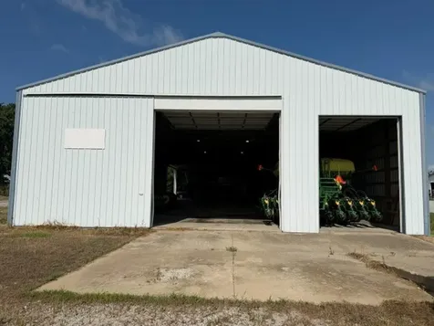 405 South Teeter Street Oakland IL 61943