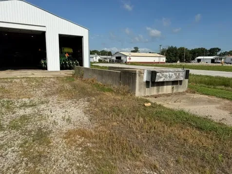 405 South Teeter Street Oakland IL 61943