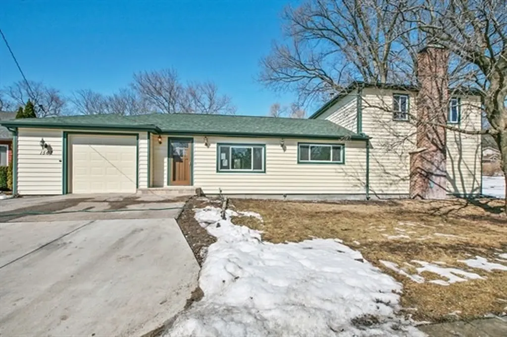 1562 North Harrison Street Algonquin IL 60102