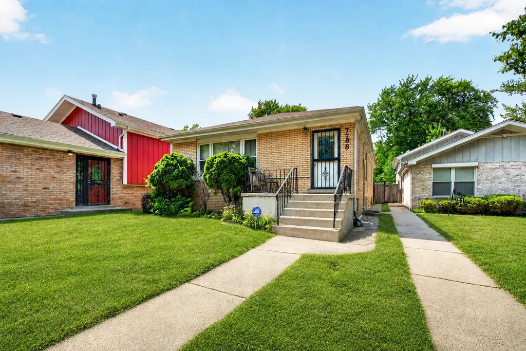 7768 South Luella Avenue Chicago IL 60649