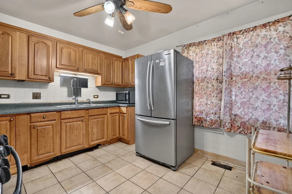 7768 South Luella Avenue Chicago IL 60649