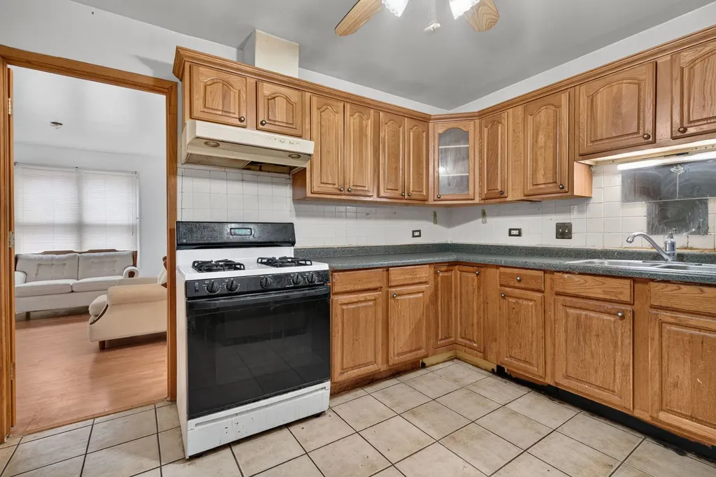 7768 South Luella Avenue Chicago IL 60649