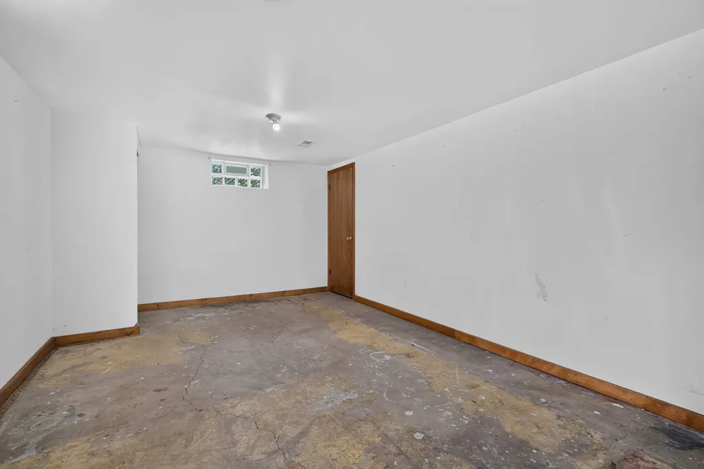 7768 South Luella Avenue Chicago IL 60649