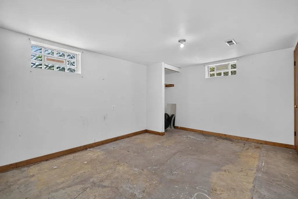 7768 South Luella Avenue Chicago IL 60649