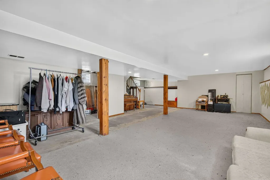 7768 South Luella Avenue Chicago IL 60649